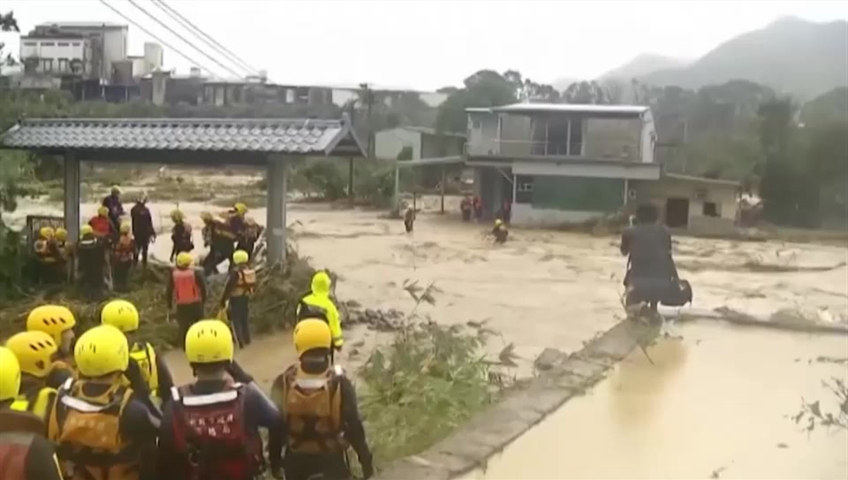 4 die as Typhoon Soudelor hits Taiwan; 46 inches of rain in one city