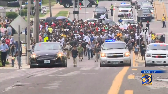 Community leaders criticize police tactics during latest round of Ferguson protests story image