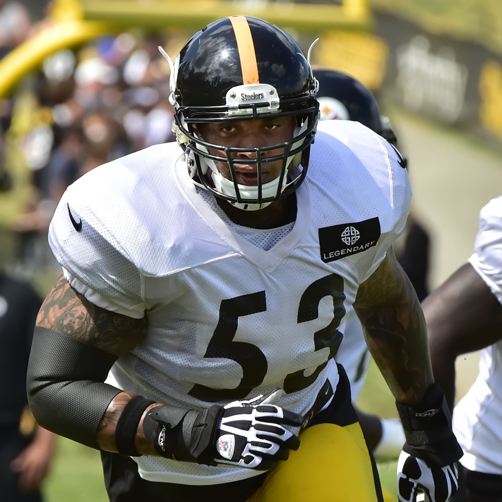 20150803pdSteelers13-12 Steelers center Maurkice Pouncey pulls on run block during afternoon practice Monday at St. Vincent College in Latrobe