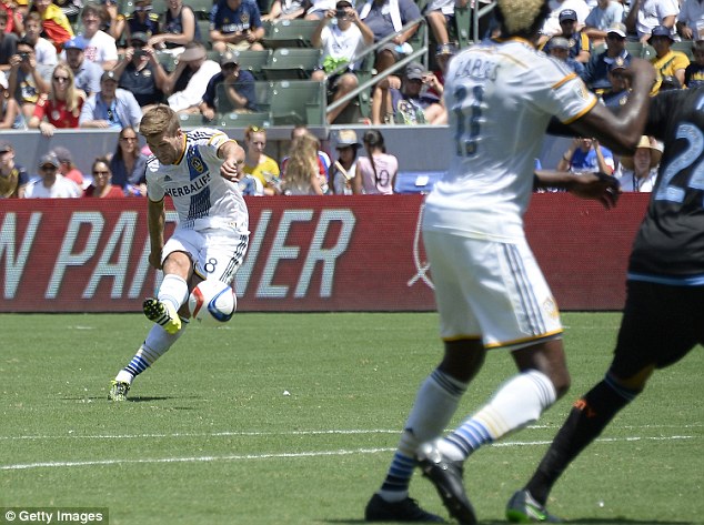 Steven Gerrard pulled the strings from midfield as LA Galaxy defeated New City FC 51