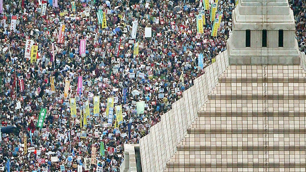 Massive hordes of protesters rally at Diet building to protest Abe's security