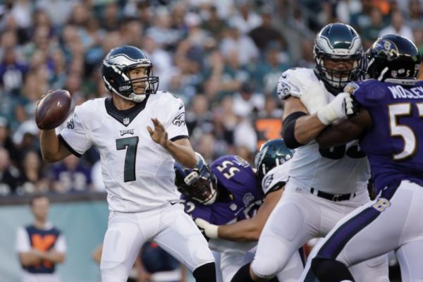 Philadelphia Eagles Sam Bradford looks to pass during