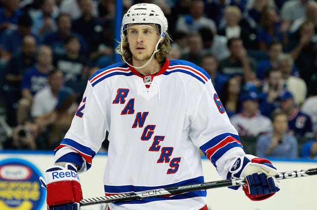 The Ducks signed Carl Hagelin through the end of the 2018-19 season