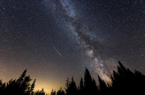 Perseid Meteor Shower All Set To Set Spectacular Light Show