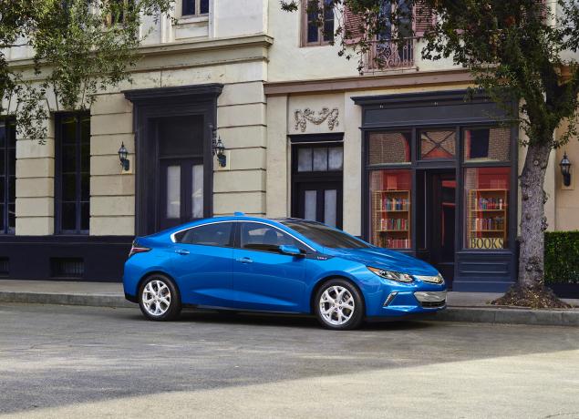 The all-new 2016 Chevrolet Volt achieves an impressive 53 miles of electric-only driving range thanks to its new larger battery