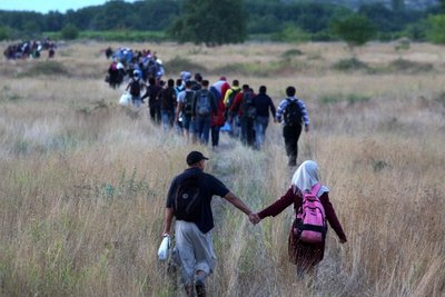 Migrants cross unhindered into Macedonia