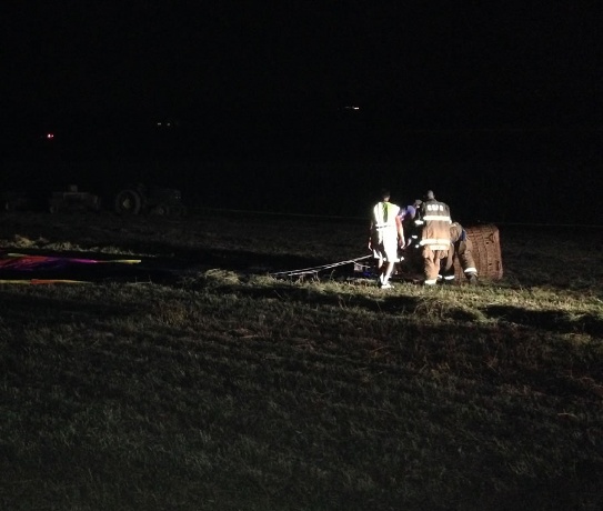 3 hurt when hot air balloon hits power lines, crashes in Pennsylvania