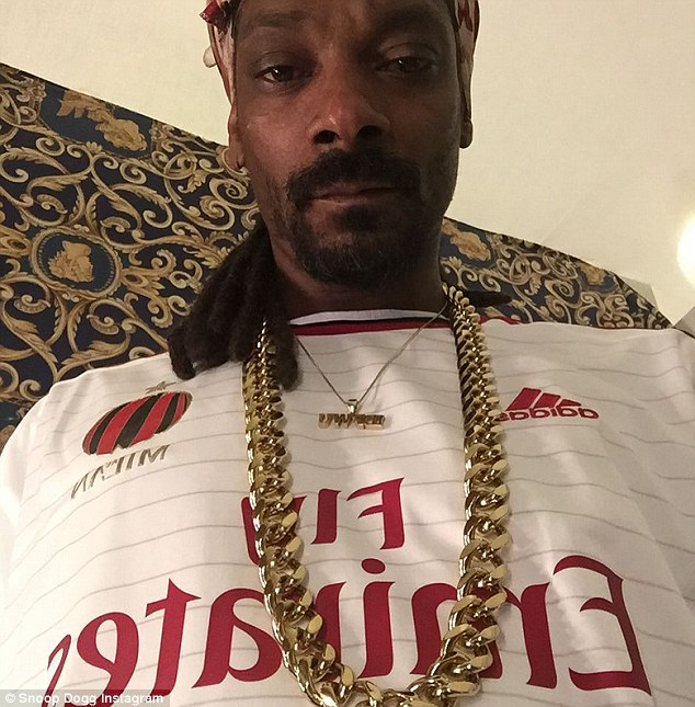 Tough times Snoop Dogg was stopped by Italian police while preparing to board a plane to England with $422,000 in cash on Saturday