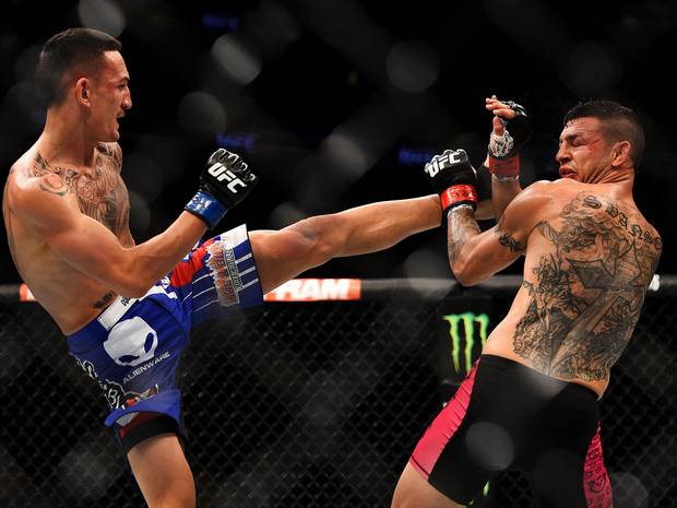 Oliveira's injury gives Holloway win at UFC Fight Night 74