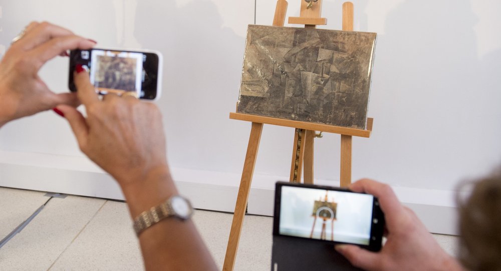 US Returns Stolen Picasso Painting Valued at $15Mln to France     
    AFP 2015 SAUL LOEB