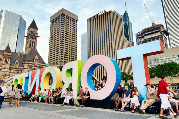 Toronto Mayor John Tory met with Canadian Olympic Committee President Marcel Aubut to discuss a potential bid for the 2024 Olympics and Paralympics