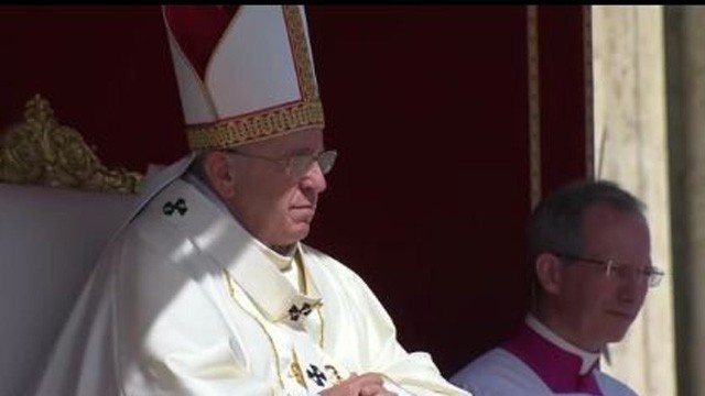 Thousands of Palestinians celebrate new saints