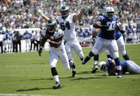 Philadelphia Eagles Kenjon Barner scores a touchdown