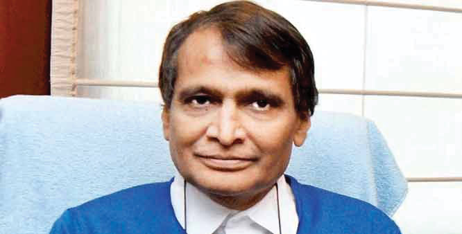 Railway Minister Suresh Prabhu's convoy blocked by Forward Bloc supporters in