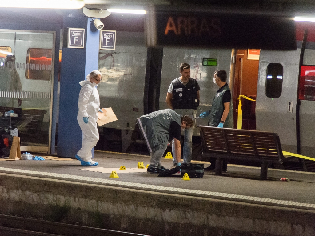 3 people injured in attack by armed man on Amsterdam-Paris train