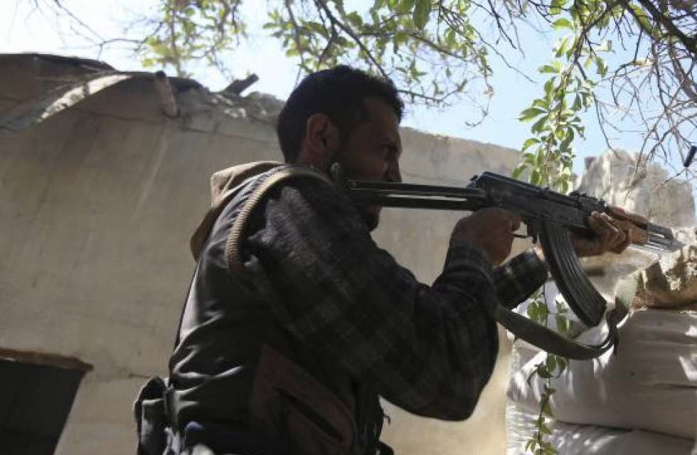 U.S. to defend Syrian rebels with airpower including from Assad