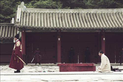 A still cut from the Korean film'The Throne