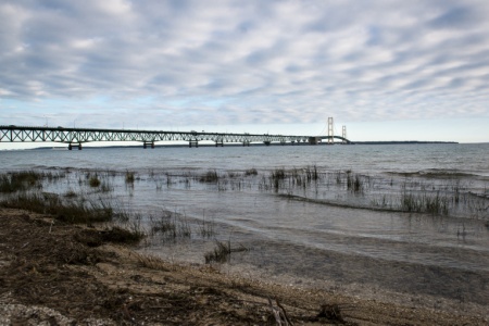 Bill would ban Great Lakes crude oil shipping, boost federal pipeline scrutiny