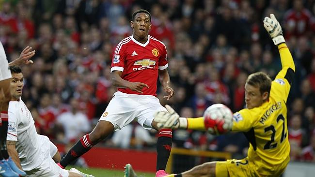 Anthony Martial slots home to put seal on Manchester United performance