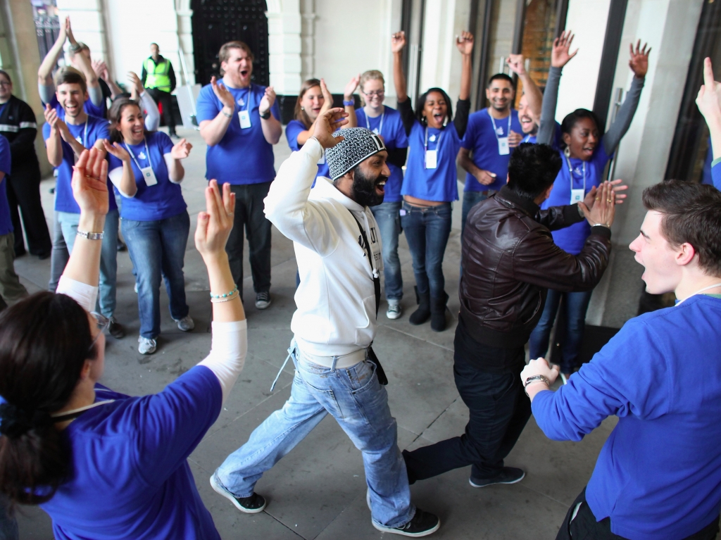 Apple launch customer line store