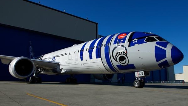 Boeing Unveils'Star Wars-Themed R2 D2 Dreamliner Plane