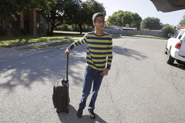 Ahmed Mohamed Receives Free Surface, Band, and Software from Microsoft