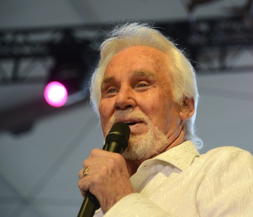 Country legend Kenny Rogers to retire