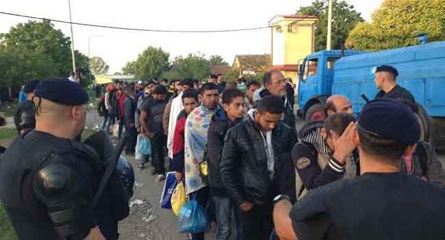 Croatia has closed seven of its eight road border crossings with Serbia following a huge influx of migrants