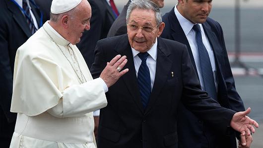 Pope Francis urges Cuba, US to fully develop their detente