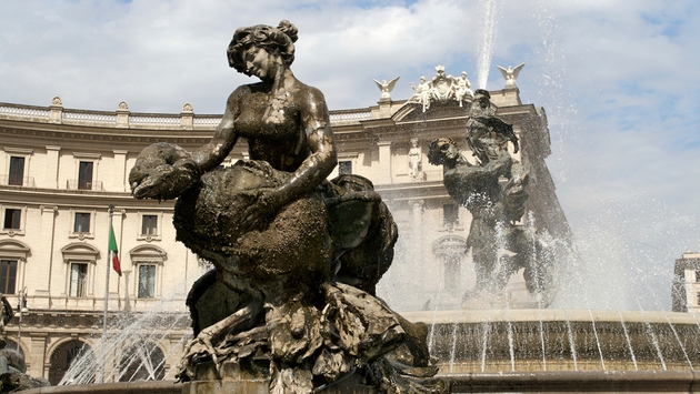 Tourists Charged with Obscenity After Skinny Dipping in Roman Fountain