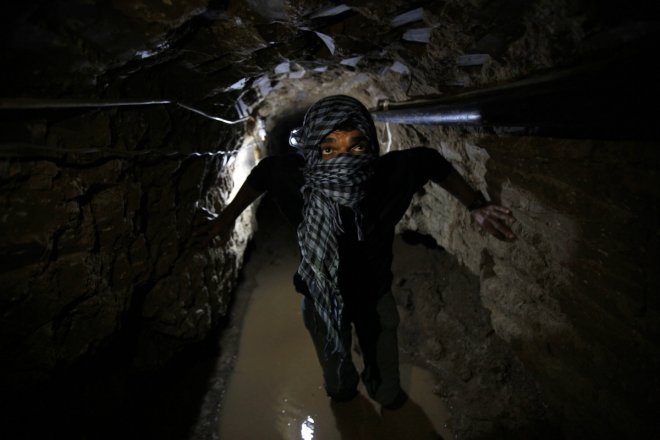 Egyptian army begins flooding Gaza tunnels