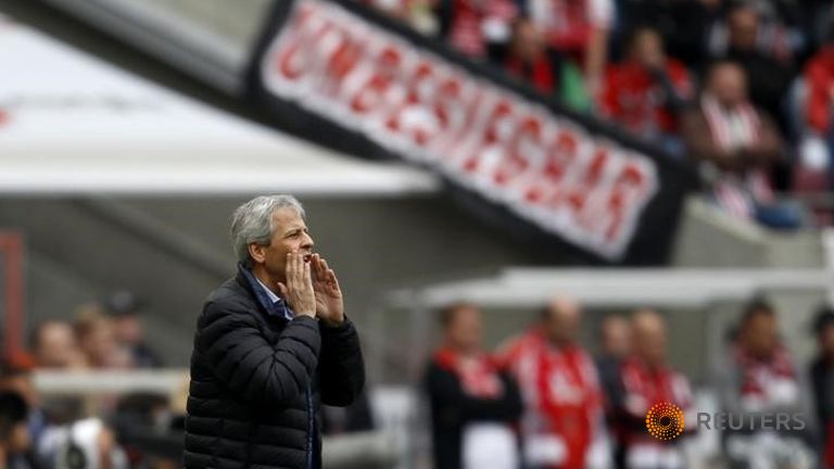 Monchengladbach coach Lucien Favre steps down