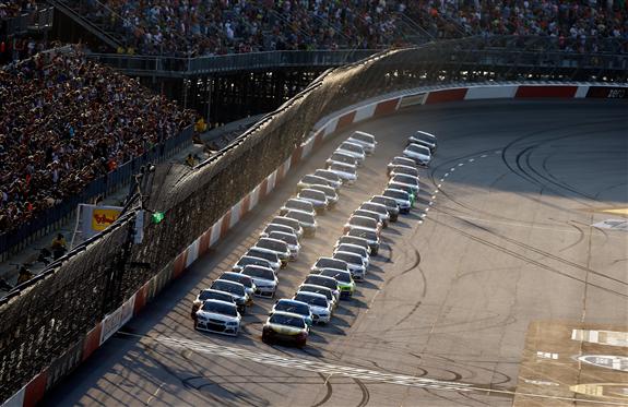 The start the 2014 NASCAR Sprint Cup Series Bojangles&#039 Southern 500 at Darlington Raceway