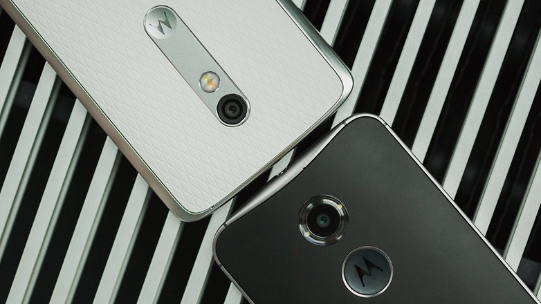 In the white corner the Moto X Play. In the black the Moto X