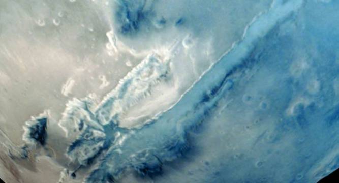 On 1st anniversary Mangalyaan flaunts stunning images of Mars