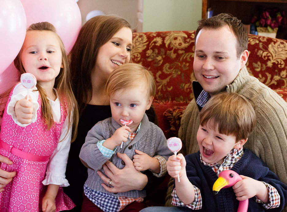 Anna and Josh Duggar with their children