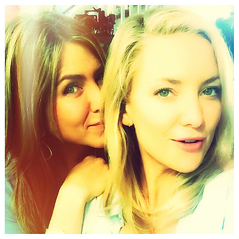 Kate Hudson Snags Jennifer Aniston for an Instagram Selfie