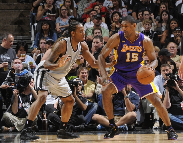 The Los Angeles Lakers are rumored to be in talks to bring former championship player Metta World Peace to the roster