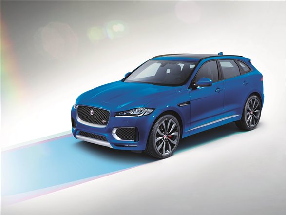 Jaguar F-Pace Sets 360-Loop Record at Frankfurt 2015