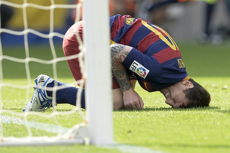 Lionel Messi Leaves Barcelona Match With Injury