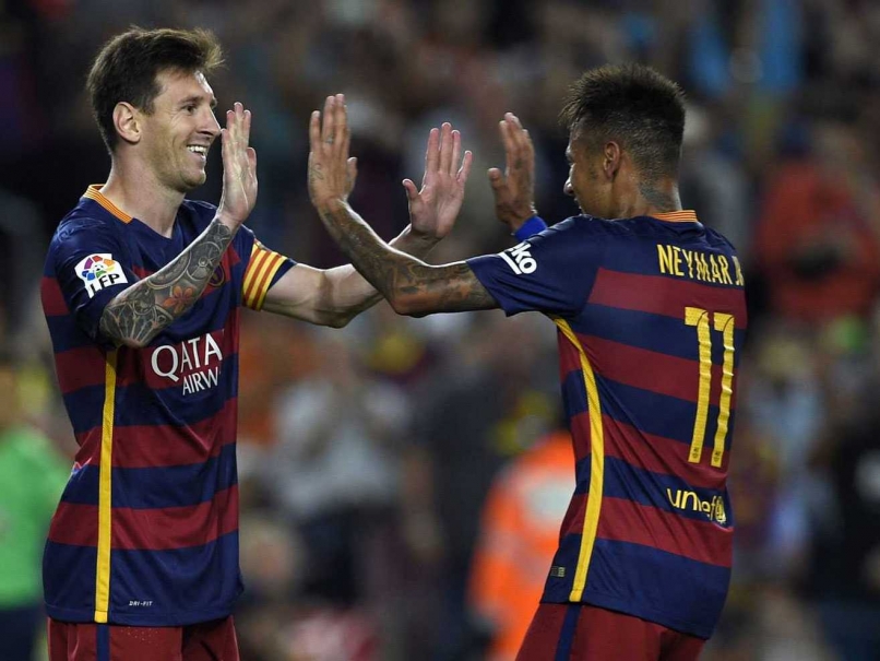 Lionel Messi celebrates with Neymar after scoring from a penalty vs Levante