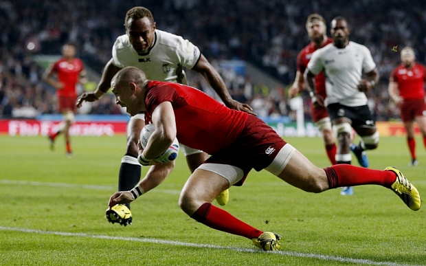 Mike Brown scores his first try of the evening