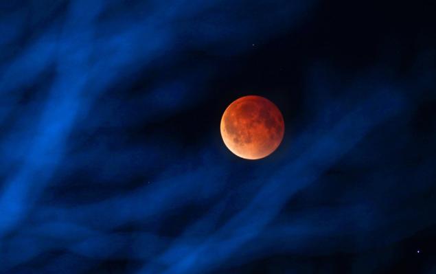 There will be a supermoon eclipse on the night