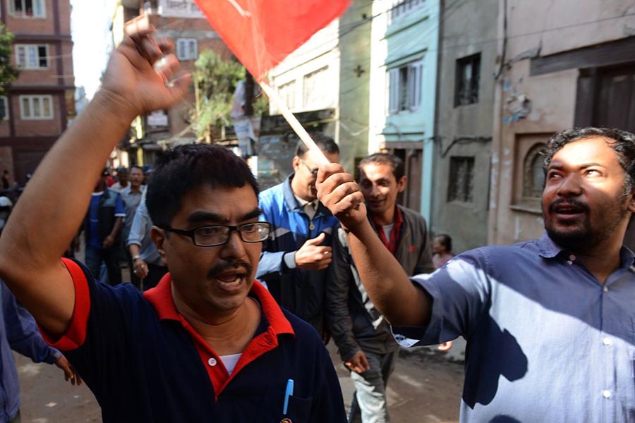 Supporters of the hardline breakaway faction of former Maoist rebels chant slogans against the draft of the new constitution in Kathmandu on 20 September 2015