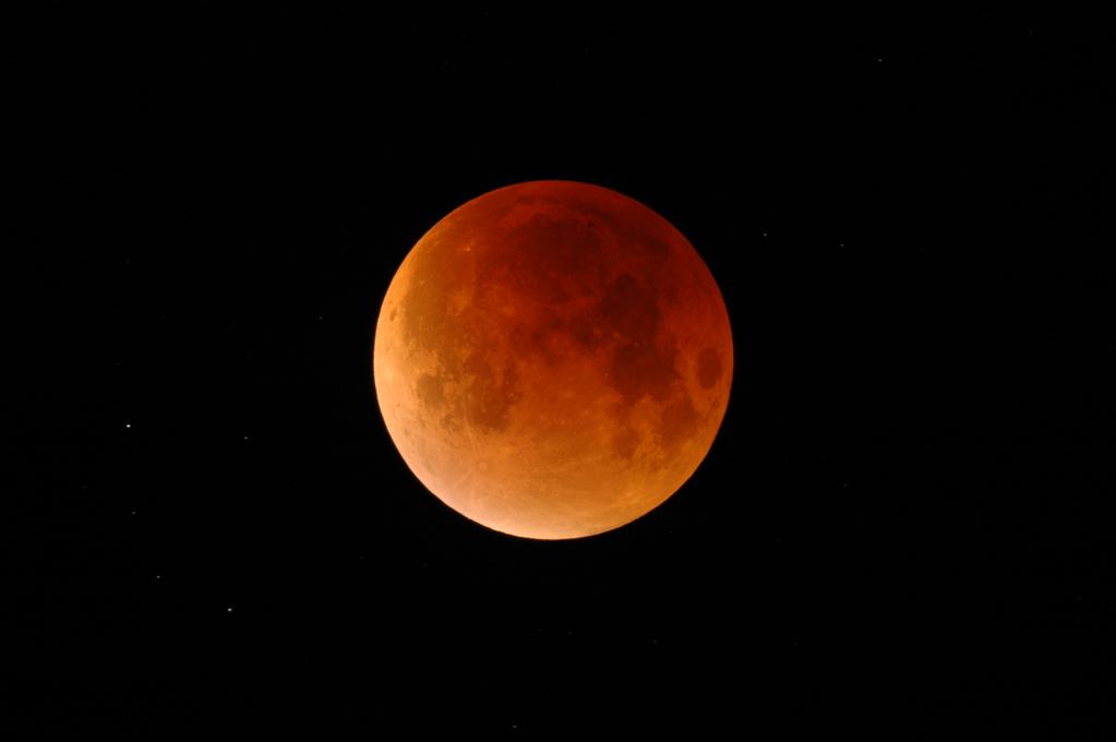 People across Oxfordshire witness blood supermoon during lunar eclipse