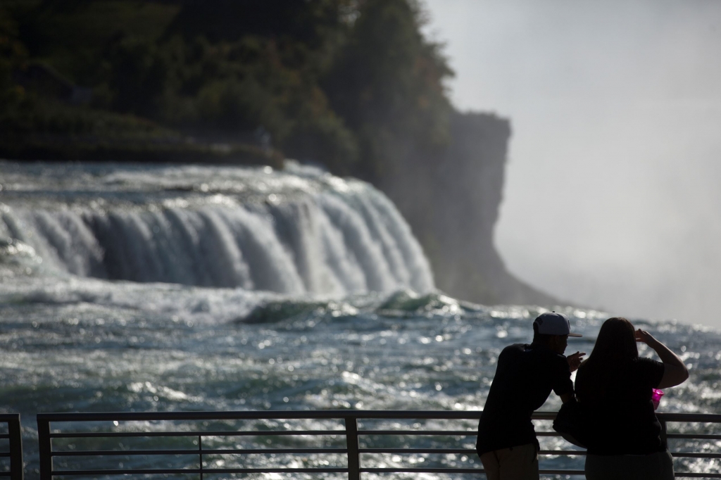 Niagara Falls search underway after report of woman going over falls from US side