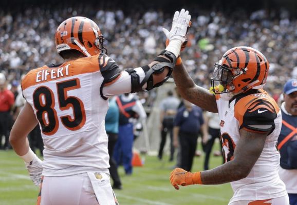 Cincinnati Bengals running back Jeremy Hill right celebrates