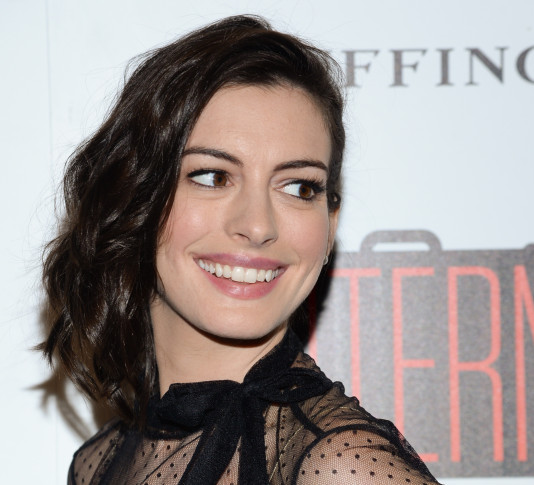 VIDEO: Anne Hathaway Admits She Was Scared of Robert DeNiro on THE INTERN Set