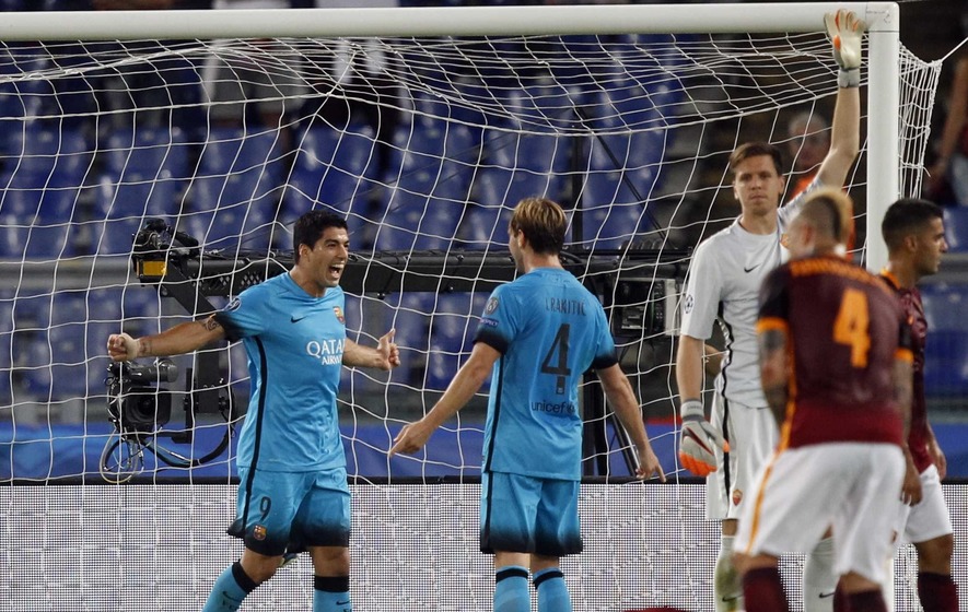 Roma hold Barcelona after Suarez opens scoring