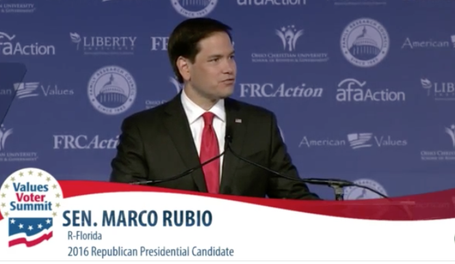 Conservatives boo Donald Trump for criticizing Marco Rubio